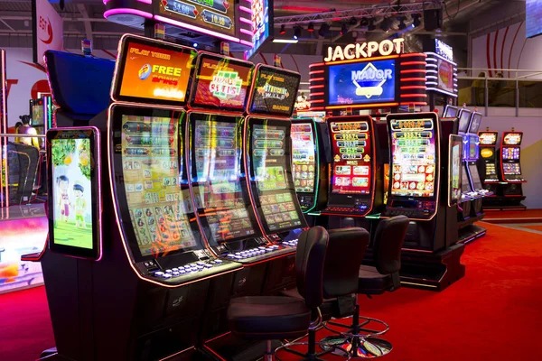 Mobile lottery interface on apintoto showing draw times and entry confirmation